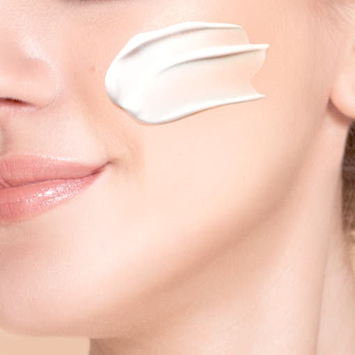 Essence In Lotion 200ml di PYUNKANG YUL, una lozione idratante leggera e nutriente che penetra in profondità, lasciando la pelle morbida, luminosa e ben idratata. Perfetta per una routine di cura delicata e efficace.