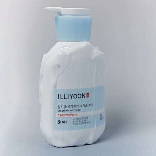 ILLIYOON Ceramide Ato Lotion 580ml
Een hydraterende lotion die de huid versterkt en herstelt met ceramiden, voor een zijdezachte en veerkrachtige huid. Perfect voor dagelijks gebruik, biedt deze lotion diepe voeding en een comfortabele, gladde teint.