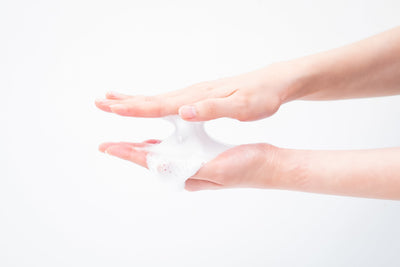 KUNDAL HONEY&MACADAMIA Pure Natural Balancing Refreshing Shampoo 500ml #BLACKBERRY BAY with honey for nourishment and hydration