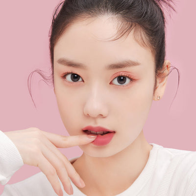 ETUDE Play Color Eyes 9-Color #Rose Wine - application method
