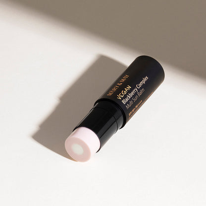 [MARY &amp; MAY] Bálsamo solar multivitamínico complejo de moras vegano SPF50+ PA++++ 10 g