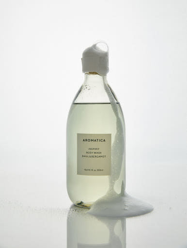 AROMATICA Inspirit Body Wash Basil & Bergamot 300ml - application method